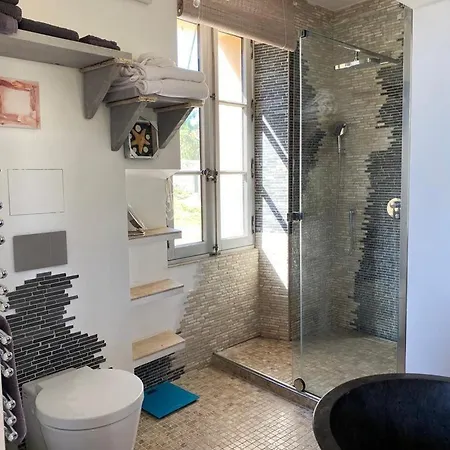 Guest house Charming Fisher House On The And In The Heart Of Tropez