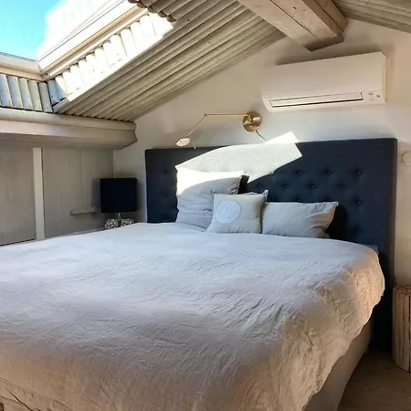Charming Fisher House On The And In The Heart Of Tropez * サントロペ