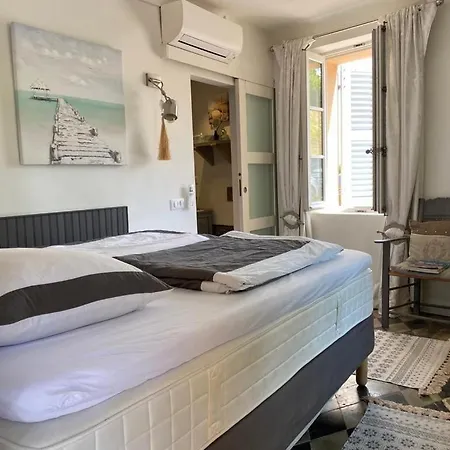 Charming Fisher House On The And In The Heart Of Tropez * サントロペ