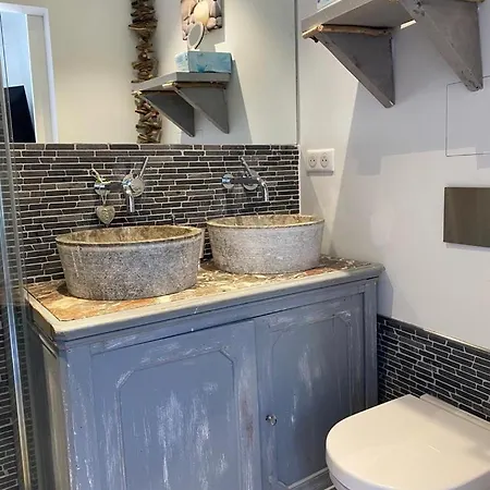 Charming Fisher House On The And In The Heart Of Tropez サントロペ